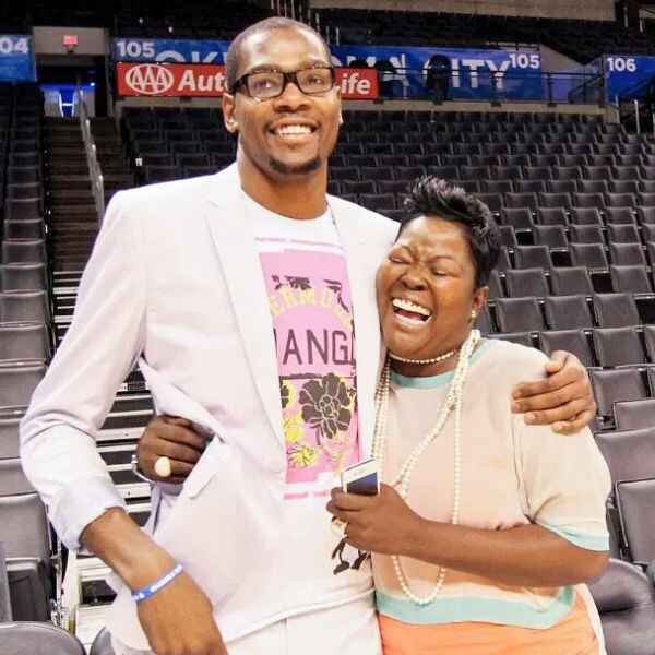 kevin durantwith her mom wanda durant